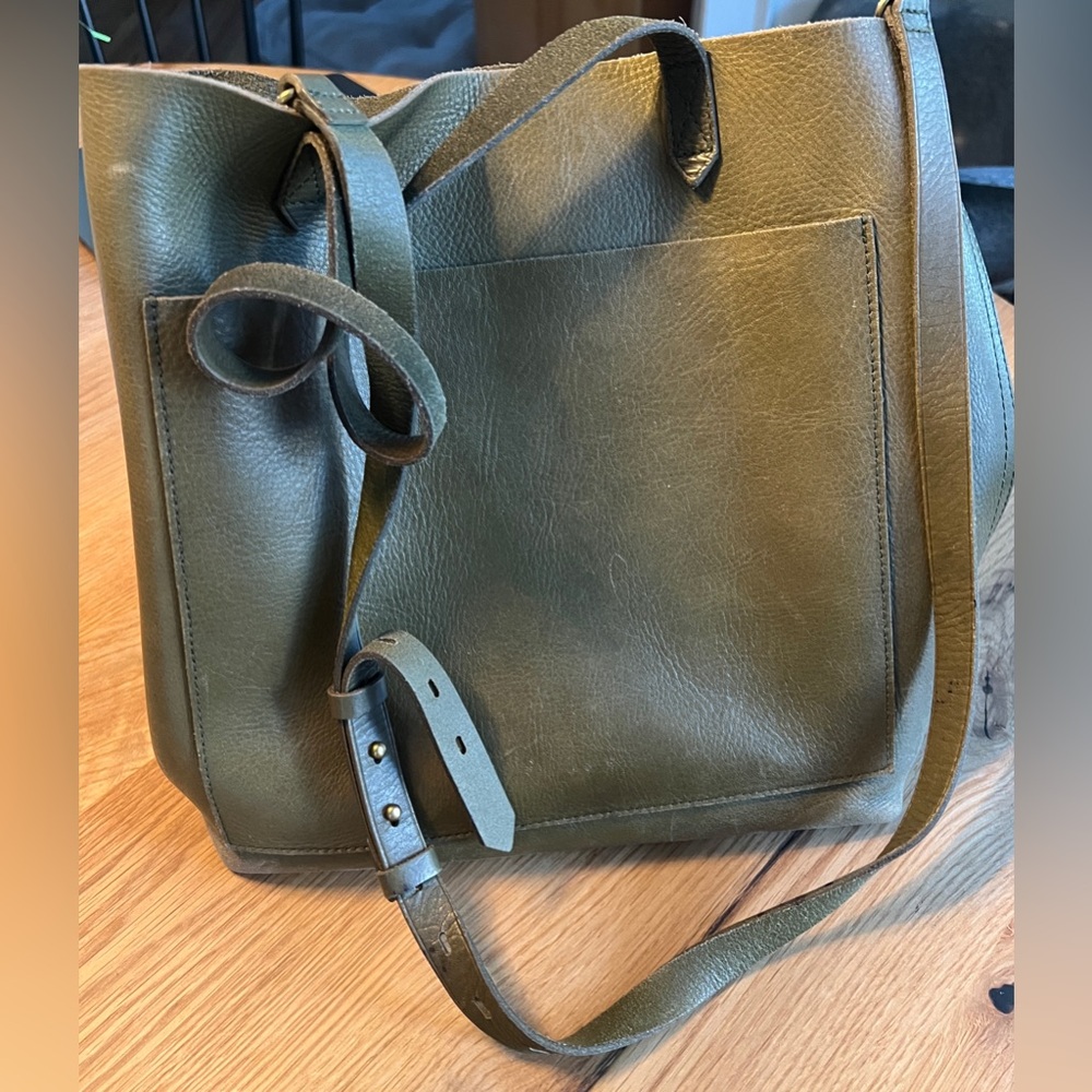 MADEWELL THE MEDIUM TRANSPORT TOTE IN DEEP WOODLAND. - Picture 14 of 14